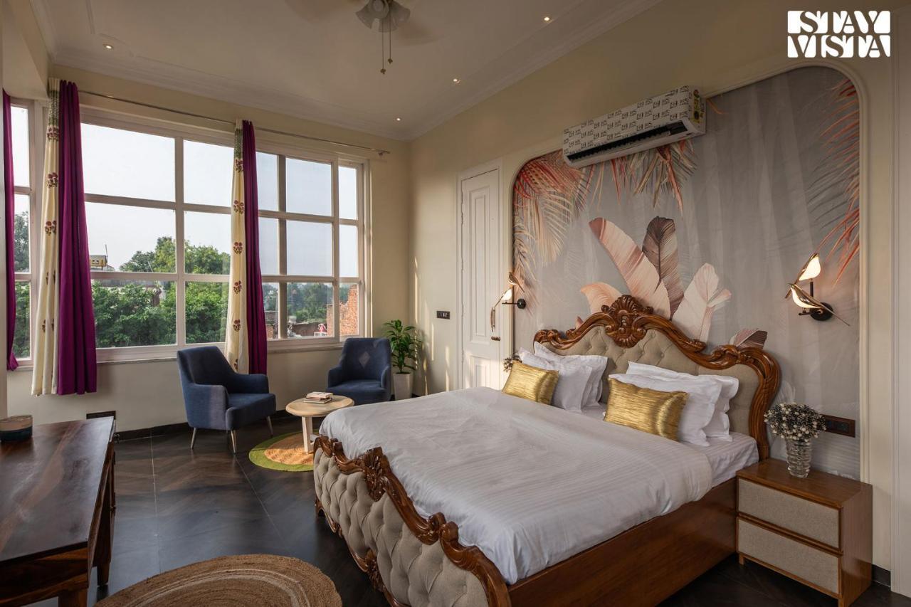 Stayvista's Indraj Manor - Roman-inspired With Posh Interiors, Mesmerizing Garden & Outdoor Fireplace New Delhi